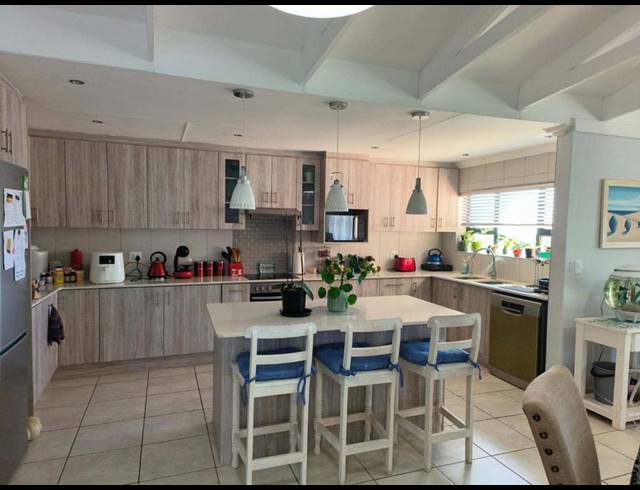 3 BEDROOM HOUSE FOR SALE IN ISLAND VIEW